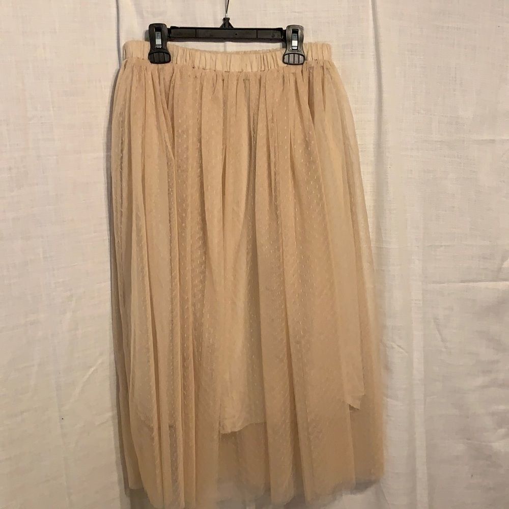 KyeMi Small NWT cream skirt.  Sheer cover over lining.